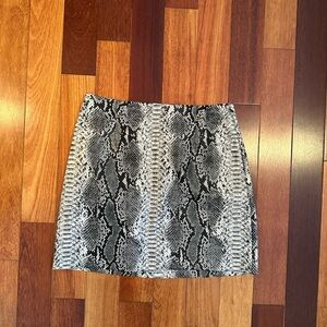 Dynamite | Black, grey & white faux snake print mini skirt size large
